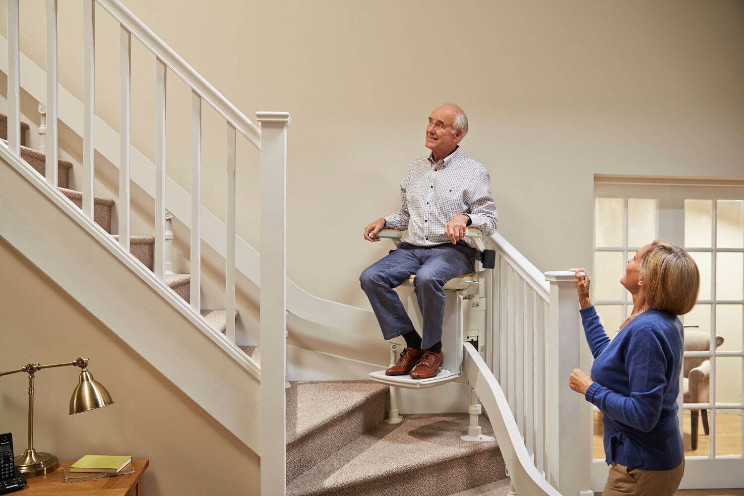 Curved rental stairlift
